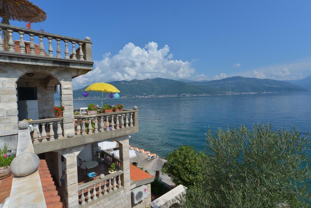 Apartments Palace Mira Mare Tivat Buitenkant foto