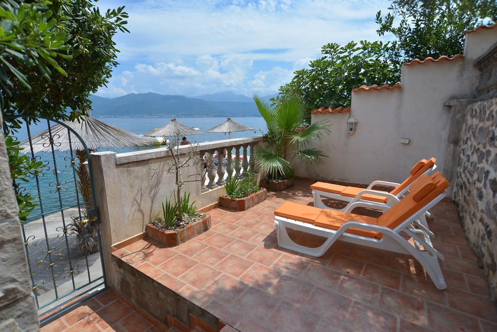 Apartments Palace Mira Mare Tivat Buitenkant foto